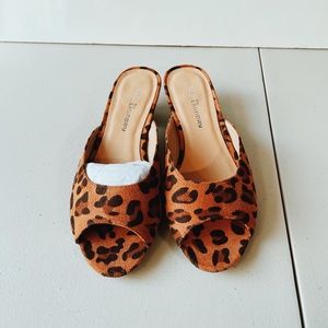 Women's Heather Mule, Camel Leopard, 6 M US